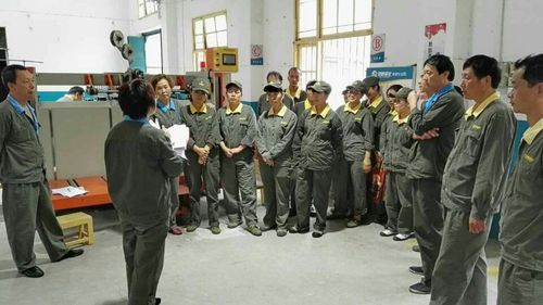 三車(chē)間支部宣貫黨代會(huì)精神[2].jpg