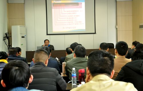 陳宏金：公司市場部在永春分公司舉行銷售人員內(nèi)外編碼一體化雷管培訓(xùn)會。[2].jpg