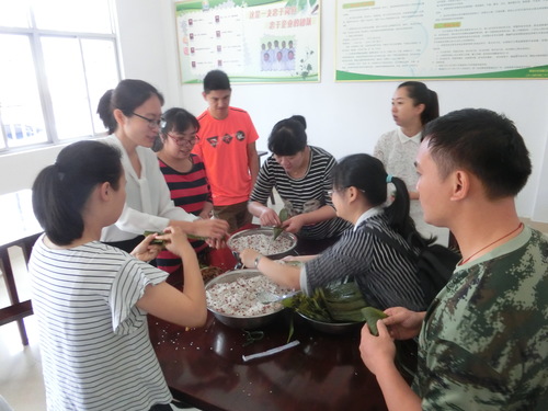 陳志雄：永安分公司團(tuán)委開(kāi)展“慶端午、齊包粽”主題活動(dòng)2.jpg