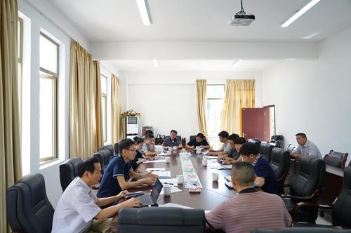 工信部安全生產(chǎn)司安全督查組到海峽科化龍巖分公司開(kāi)展安全專(zhuān)項(xiàng)督察。圖為會(huì)議現(xiàn)場(chǎng) 鄧義楨 攝.jpg