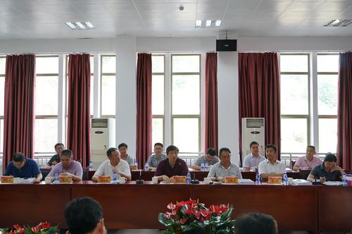 海峽科化龍巖分公司“SGR-FL型乳化炸藥生產(chǎn)系統(tǒng)”順利通過國家工信部科技成果鑒定。圖為工信部李維嘉巡視員對本次鑒定會進(jìn)行總結(jié)。鄧義楨 攝.jpg
