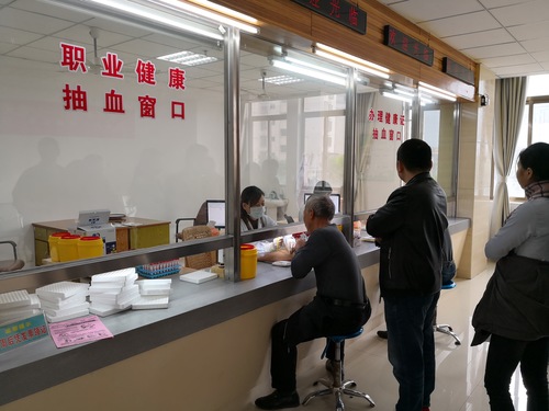 林冬：龍巖分公司職工正在進(jìn)行職業(yè)健康檢查.jpg