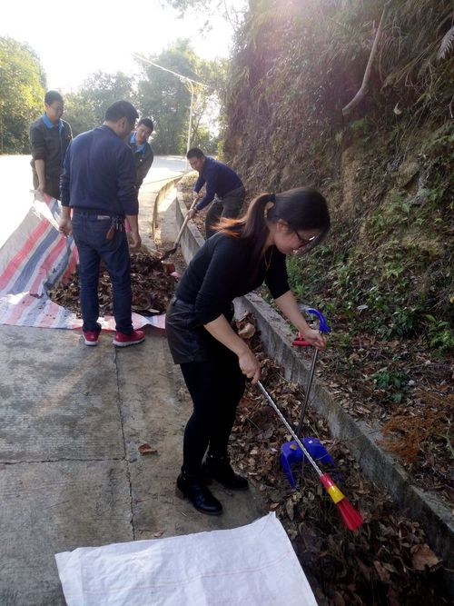 劉敏：永春分公司黨委組織全體黨員清理防洪溝。.jpg