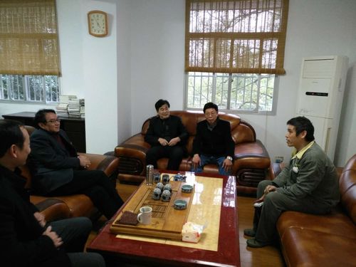 葉彤：黃和書(shū)記到烽林分公司開(kāi)展走訪慰問(wèn)活動(dòng).jpg