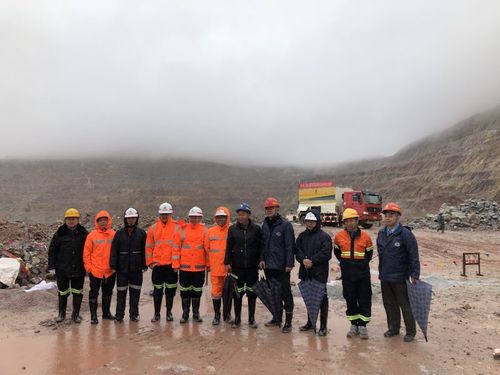 劉亞東、邱志峰-富興建設(shè)上杭分公司膠狀乳化炸藥混裝車項目正式投產(chǎn).jpg
