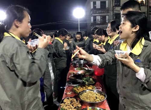 陳宏金：永春分公司女工開展廚藝大比拼“長(zhǎng)桌宴”活動(dòng)。.jpg