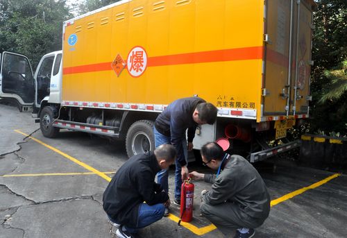 陳宏金：永春分公司組織對危貨運輸車進(jìn)行好安全 檢查。.jpg