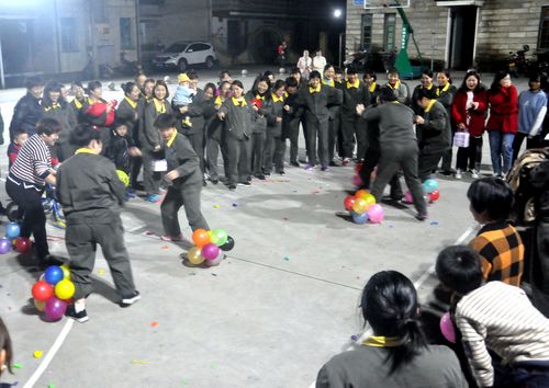 陳宏金：圖為永春分公司踩汽球游戲現(xiàn)場(chǎng)。.jpg