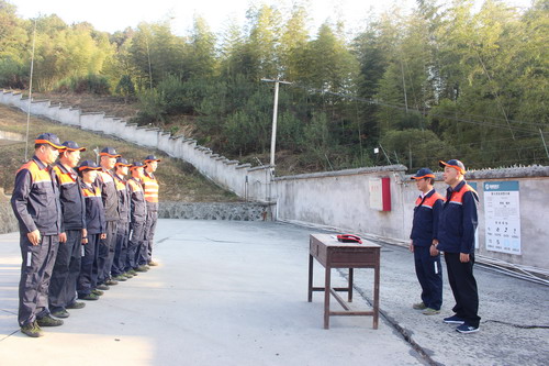 富興建設(shè)公司組織開展山火事故應(yīng)急預(yù)案演練1—鄭強_調(diào)整大小.JPG