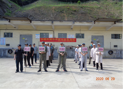 地質(zhì)災(zāi)害應(yīng)急演練和反恐怖應(yīng)急預(yù)案演練圖�? 廖連青_調(diào)整大小.png