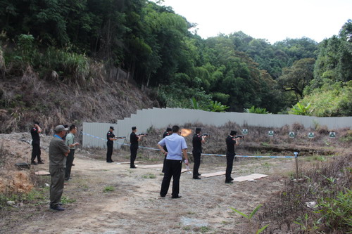 （建議采用）永安分公司賴寶祿：保衛(wèi)部隊(duì)員在進(jìn)行實(shí)彈射擊訓(xùn)練_調(diào)整大小.JPG