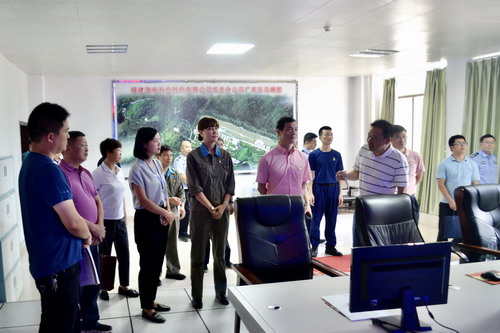 吳瑤：龍巖市新羅區(qū)委書記陳金龍前往龍巖分公司開展?；穬Υ姘踩珜ｍ棛z查_調(diào)整大小.jpg