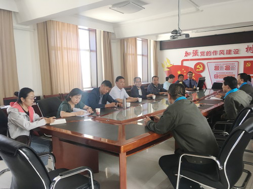 青海省應(yīng)急管理廳副廳長王躍榮一行在1號會(huì)議室召開職業(yè)衛(wèi)生工作檢查反饋會(huì)_調(diào)整大小.jpg