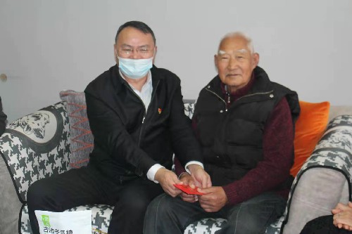 永安分公司l賴寶祿：省機電控股公司黨委委員、副總經理陳伯煒到永安分公司走訪慰問離休干部和困難職�?(4)~1.jpg