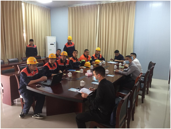 富興建設(shè)-陳新�?上杭縣人民政府副縣長(zhǎng)盧永鋒到富興建設(shè)上杭分公司安全檢�?.png