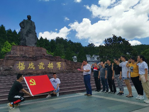 民化建設(shè)黨支部重溫入黨誓詞~1.jpg