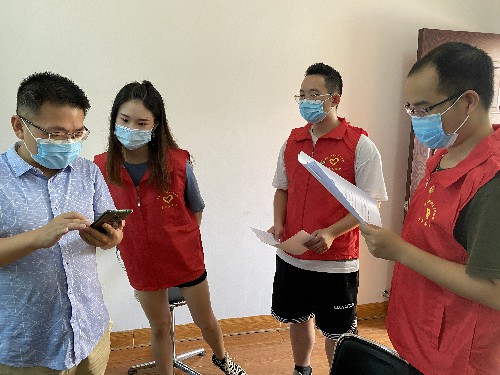 烽林連珂瑩：“敲門行動(dòng)”摸�?~1.jpg