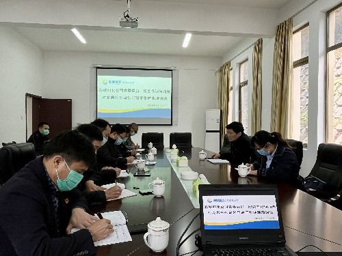 葉莉：海峽科化公司黨委委員、紀(jì)委書記何浦寨到龍巖分公司開展集體廉政談話~1.jpg