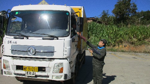 鐘惠：龍巖分公司吹響“消防月”號(hào)�? 敲響冬季安全行車警鐘~1.jpg