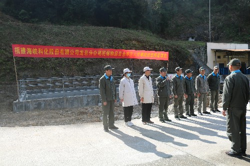張逸清：龍巖分公司開展民爆物品總倉(cāng)庫區(qū)火災(zāi)事故專項(xiàng)預(yù)案演練1~1.jpg