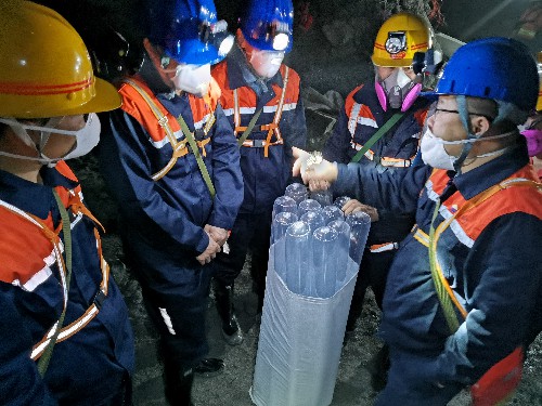 富興建設(shè)+來慶�?海峽科化公司黨委委員、紀委書記何浦寨一行到富興建設(shè)上杭分公司開展安全督�?~1.jpg