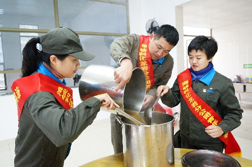 吳瑤聯(lián)合機(jī)關(guān)二黨支部開展“寒冬送溫暖，真情暖人心”主題黨日活動(dòng)~1.jpg