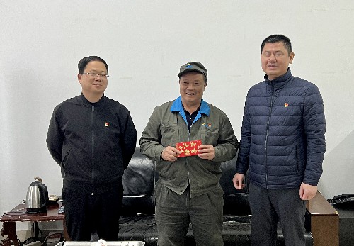 謝顏果：?？乒靖笨偨?jīng)理祁忠清走訪慰問龍巖分公司困難黨員~1.jpg