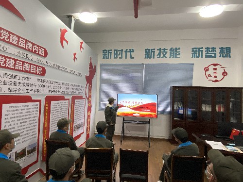 龍巖分公�?盧松�?專(zhuān)題學(xué)習(xí)會(huì)現(xiàn)場(chǎng)~1.jpg