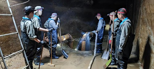 龍巖分公�?鐘強(qiáng)�?水池清理現(xiàn)場1~1.jpg