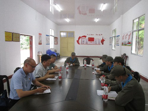 海峽科化永安分公司歐天賜：海峽科化公司黨委委員、紀委書記何浦寨一行到掛鉤聯(lián)系的海峽科化永安分公司二車間黨支部調研照片~1.jpg