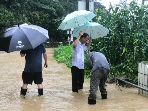 (建議采用)民化建設(shè)公司 蔣雪�?清除淤泥、雜�?~1.jpg