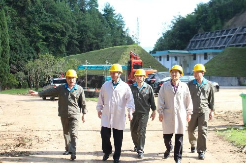 海峽科化永安分公司荊東杰：省機電控股公司黨委委員、副總經理吳大文到海峽科化永安分公司調研指導汛期災后自救及復工復產工作照�?~1.jpg