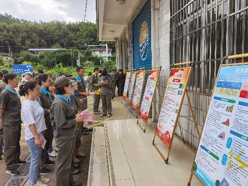 永安分公司戴婧瑤：開展安全咨詢?nèi)栈顒觺1.jpg