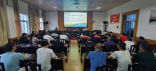 富興建設(shè)+盧玉�?開展安全知識(shí)培訓(xùn)~1.jpg