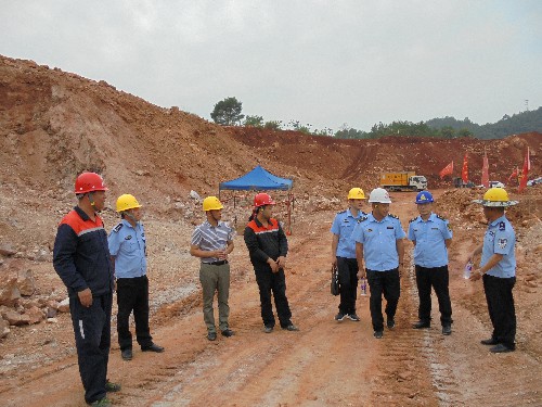 富興建設公司+盧玉�?三明市公安局、應急局聯(lián)合檢查組在富興建設公司項目施工現(xiàn)場檢查~1.jpg
