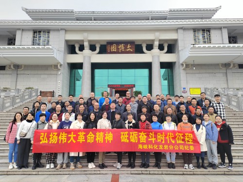 格式工廠龍巖分公�?黃曉�?合照現(xiàn)場.jpg