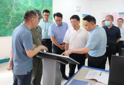 格式工廠省機(jī)電控股公司黨委副書記、總經(jīng)理董飛龍，黨委委員、副總經(jīng)理吳大文一行到海峽科化永安分公�?.jpg